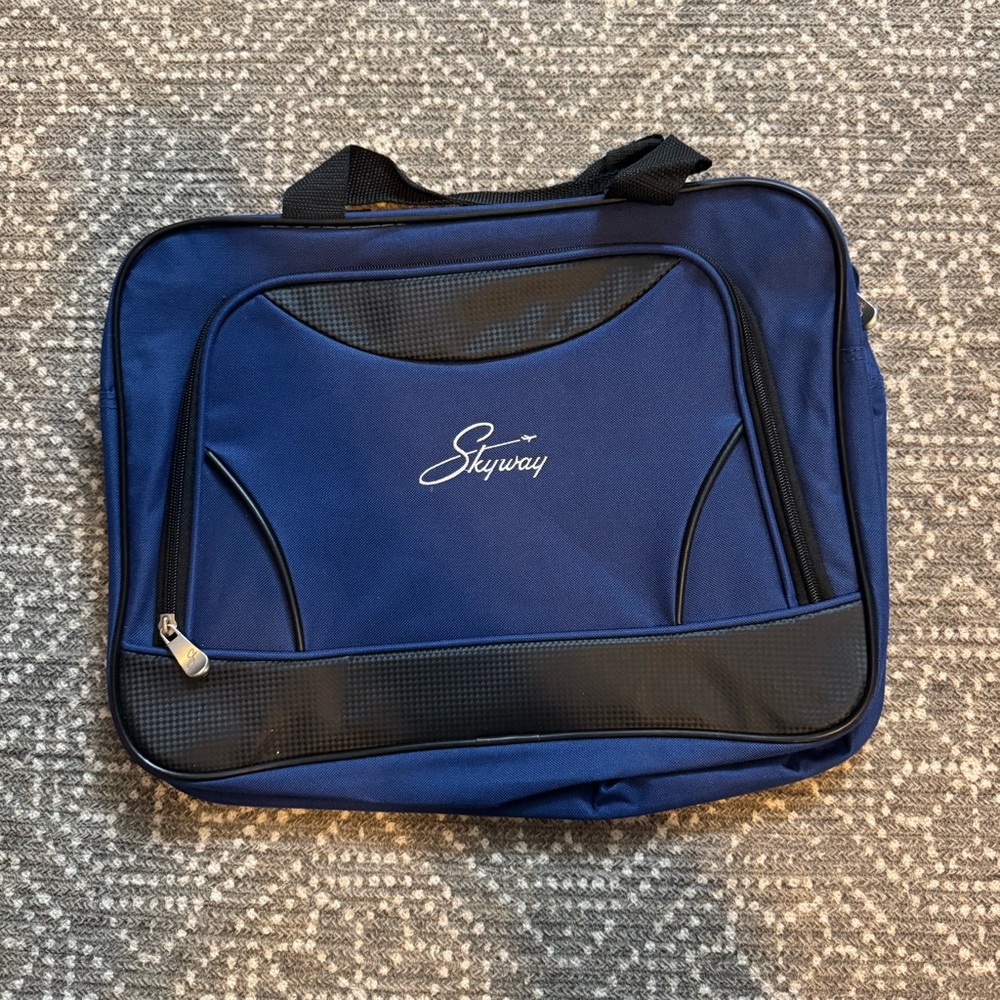 Skyway Luggage Laptop Carry On - Blue / NEW